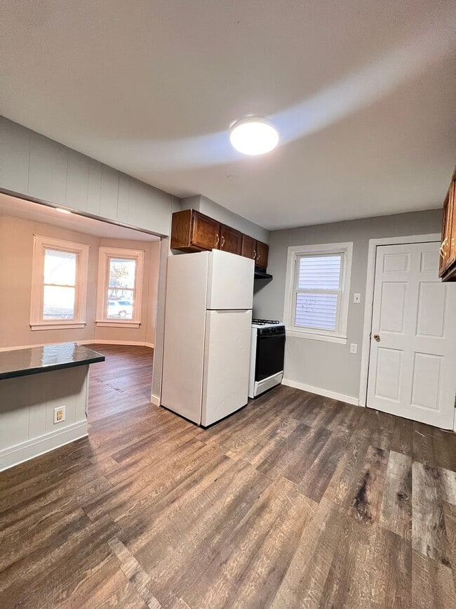 Building Photo - 1403 1/2-1223 1/2 14th St