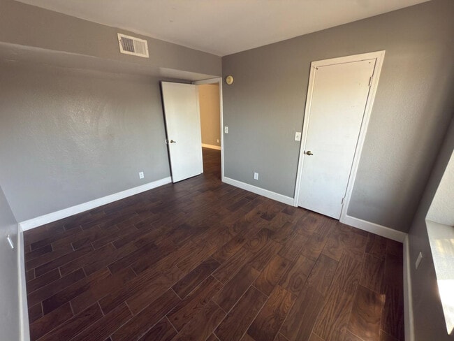 Building Photo - 10610 S 48th St