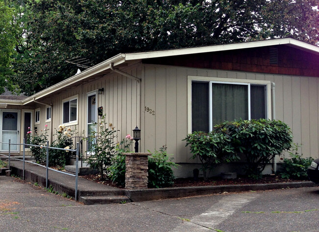 Building Photo - 1922 SE Tenino St