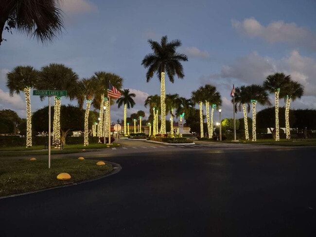 Building Photo - 317 Lake Evelyn Dr