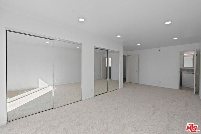 Building Photo - 122 Buccaneer St