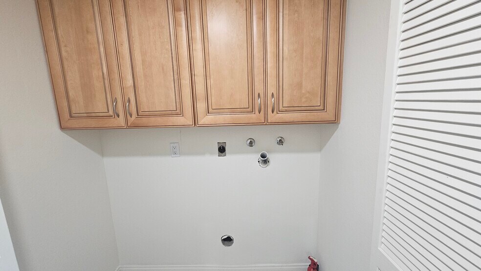 Building Photo - 647 Ocean View Dr