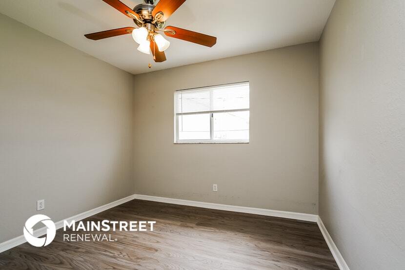 Building Photo - 2108 NE 15th Ln