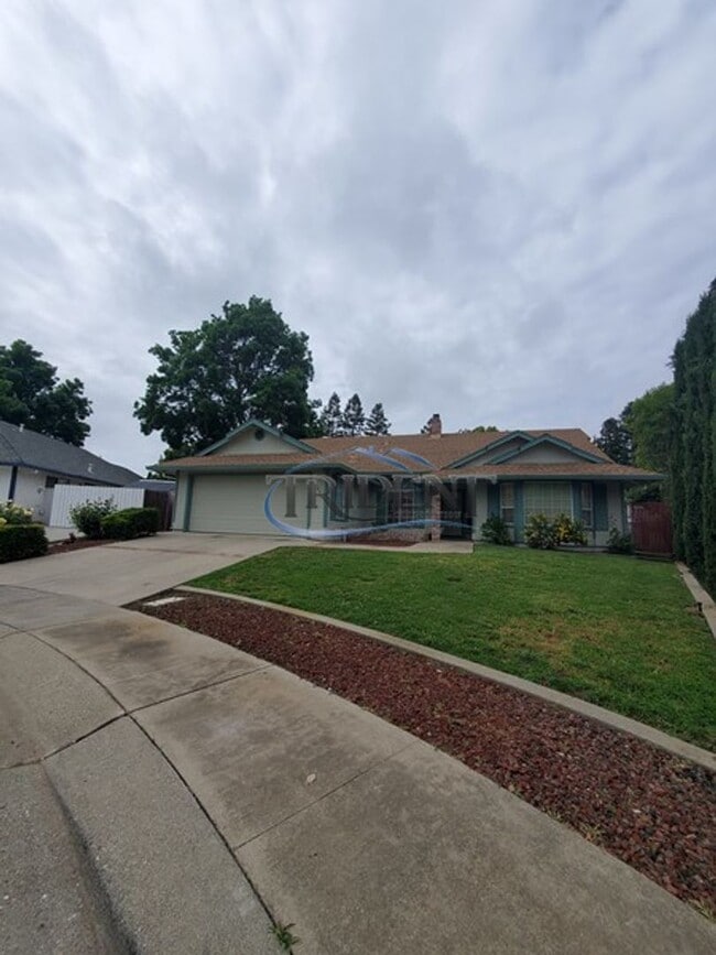 Primary Photo - Beautiful Yuba City home on a large lot