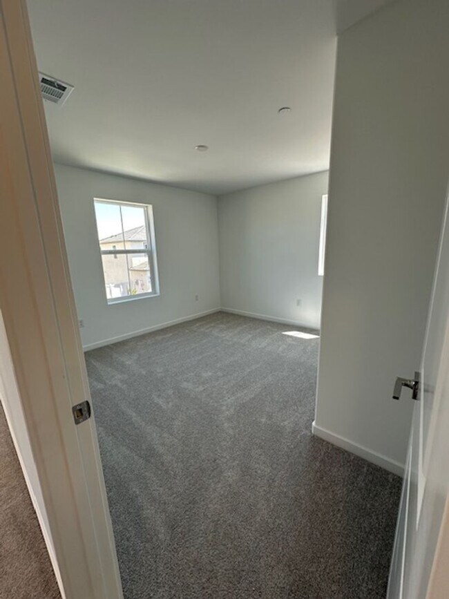 Building Photo - Brand New Lennar 4 Bedroom in French Valley