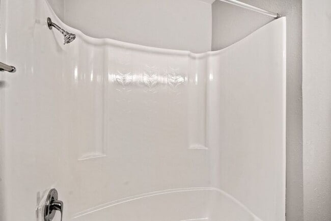 Building Photo - Beautiful Rustic-Style 1-bedroom Apartment...