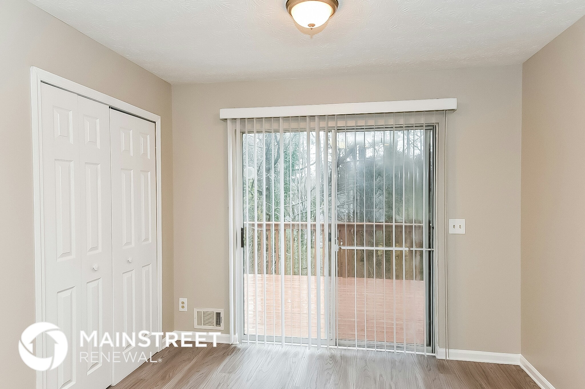 Building Photo - 1685 Versailles Dr