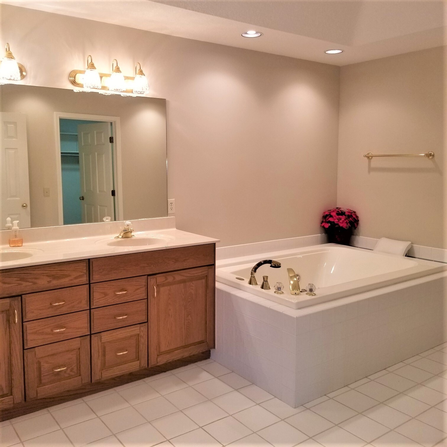 master bathroom - 3563 Stonebrooke Ln