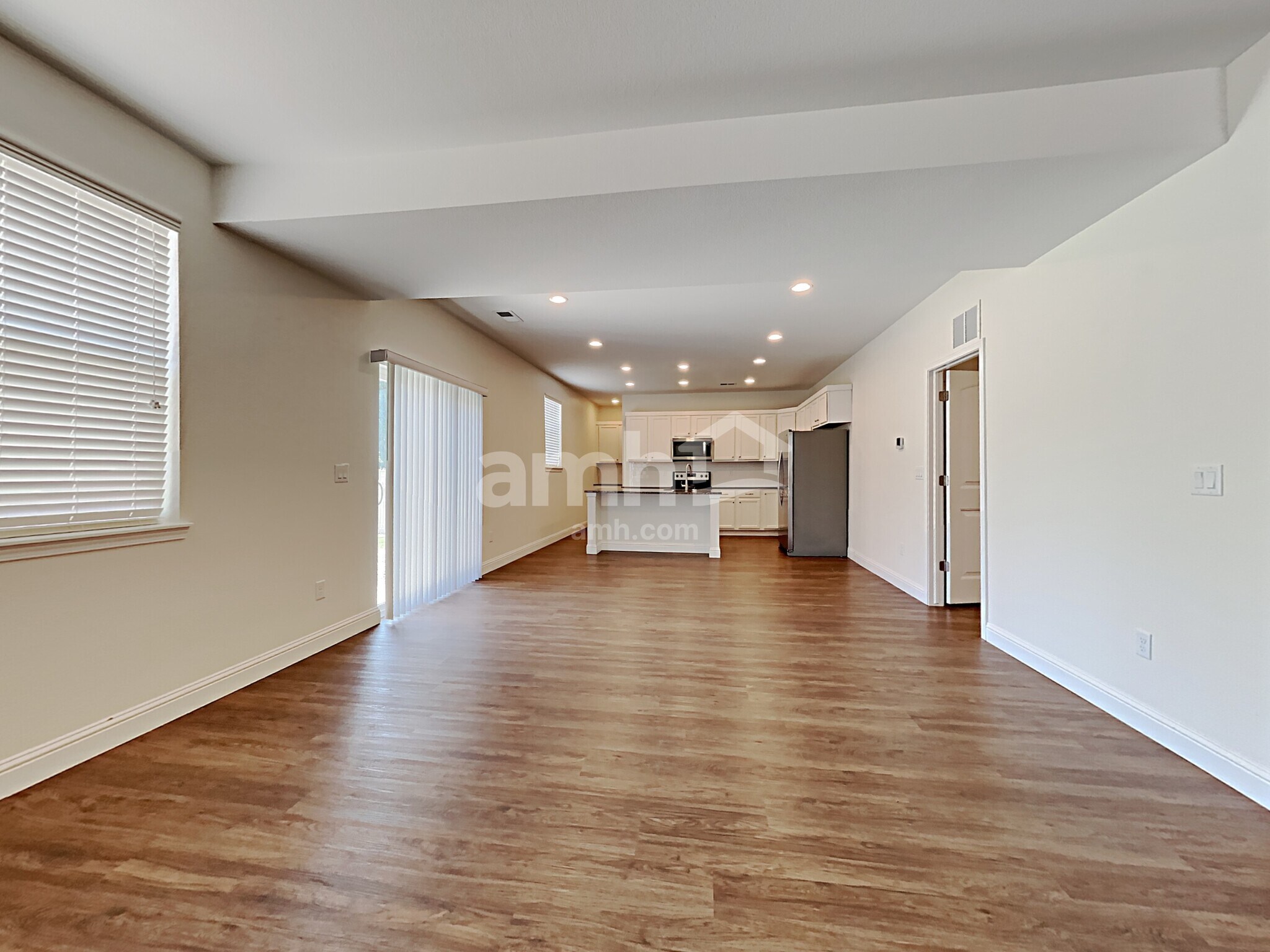 Building Photo - 10174 Dogwood St