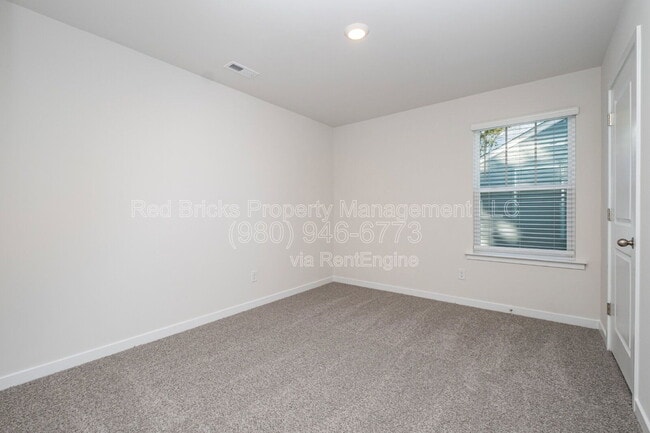 Building Photo - 142 Rustling Waters Dr