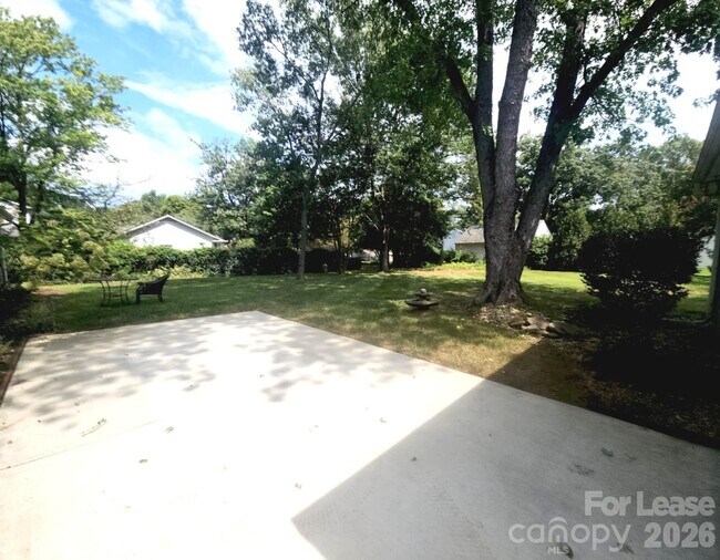 Building Photo - 2022 Glouchester Cir