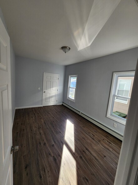 Building Photo - 344 Miltonia St