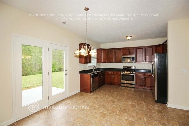 Building Photo - 2245 Village Green Dr