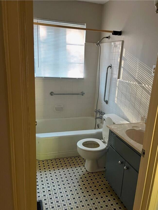 Building Photo - 779 Indian Dr