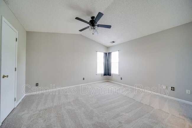 Building Photo - 120 Lantana Dr
