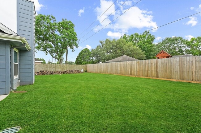 Building Photo - 417 W Hillary Cir