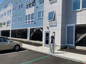 Building Photo - University Square South