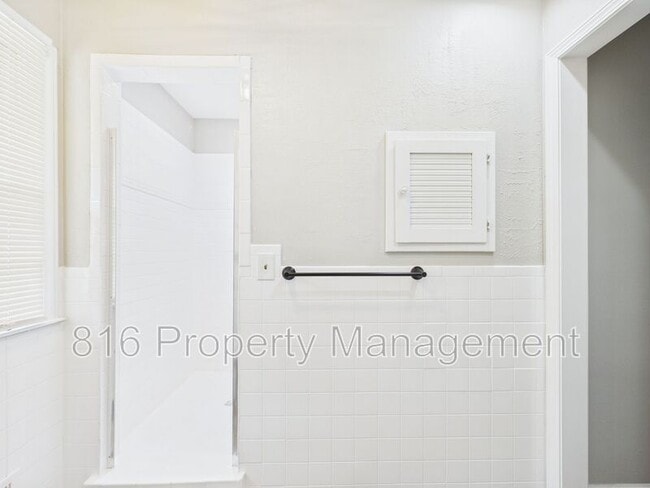 Building Photo - 3233 Shady Bend Dr