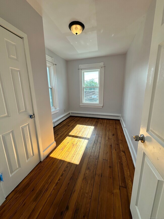 Building Photo - 442 Carroll Ave