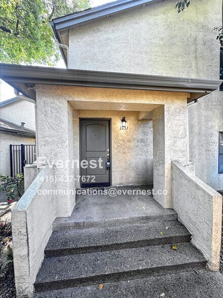 Building Photo - 1631 Porter Way