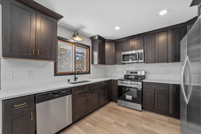 Building Photo - 666-668 Hearne Ct.