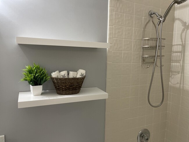 Building Photo - 1030 Green Pine Blvd