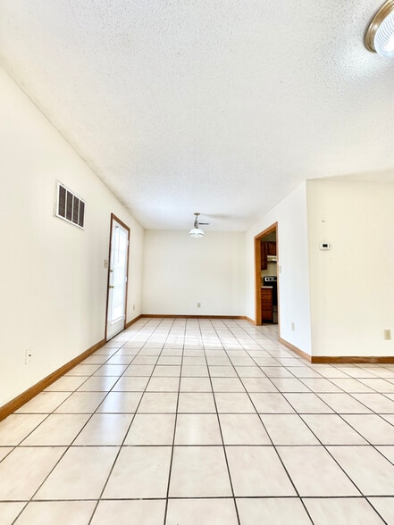 Primary Photo - 1294 Milligan Hwy