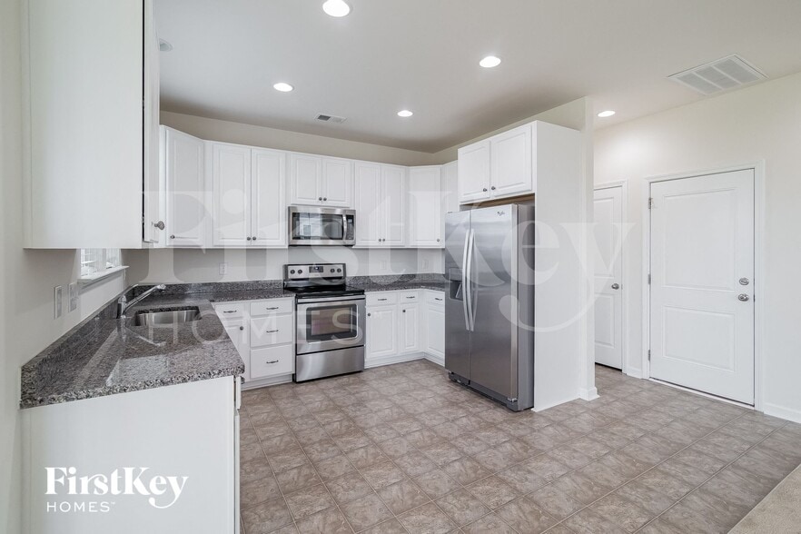 Building Photo - 152 Oyama Rd