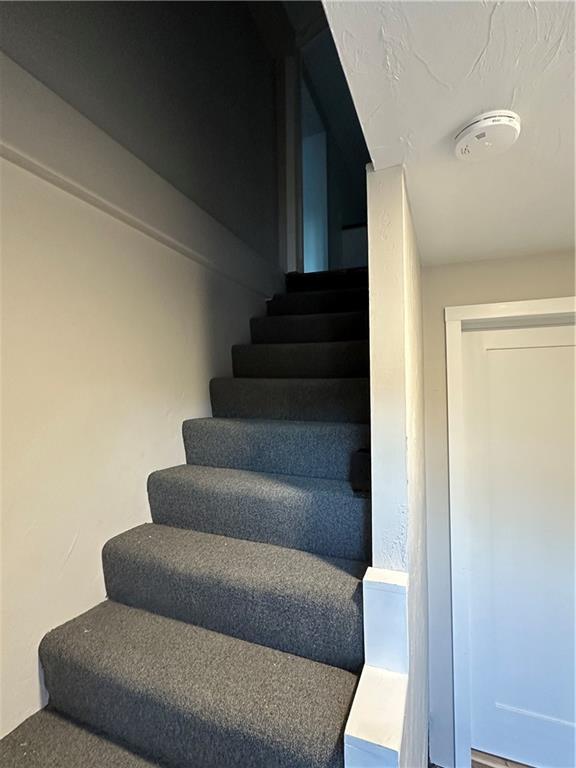 Building Photo - 2 Lake Ct