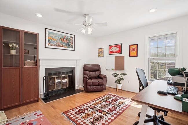 Building Photo - Furnished 2BR/2BA plus den located at Tuck...