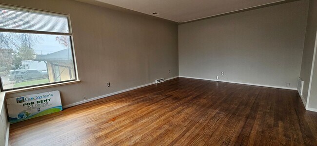 Building Photo - 1134-1138 N Akron St