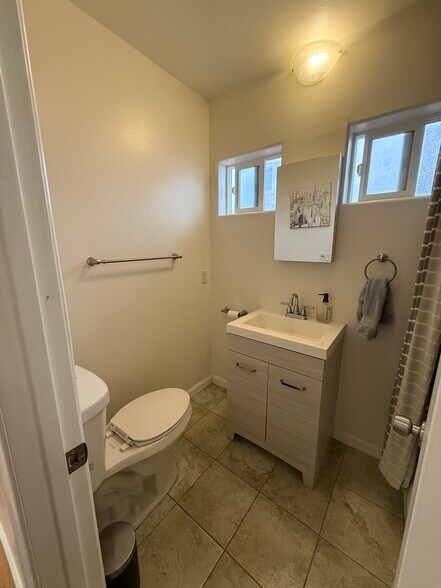 Building Photo - 4907 S Centinela Ave