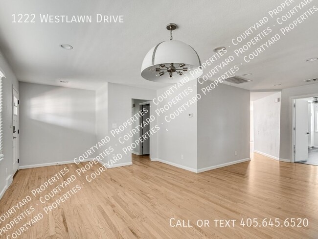 Building Photo - 1222 Westlawn Dr