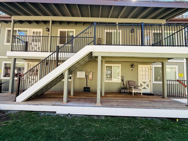 Building Photo - 2 bed 1 bath unit for rent in South Lake Tahoe
