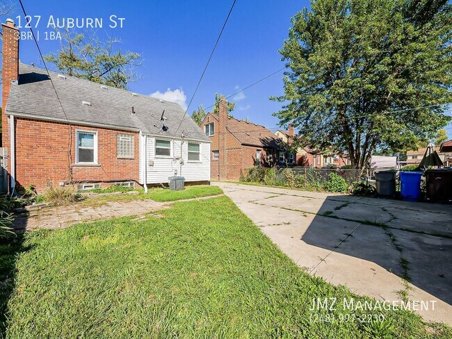 Building Photo - 127 Auburn St