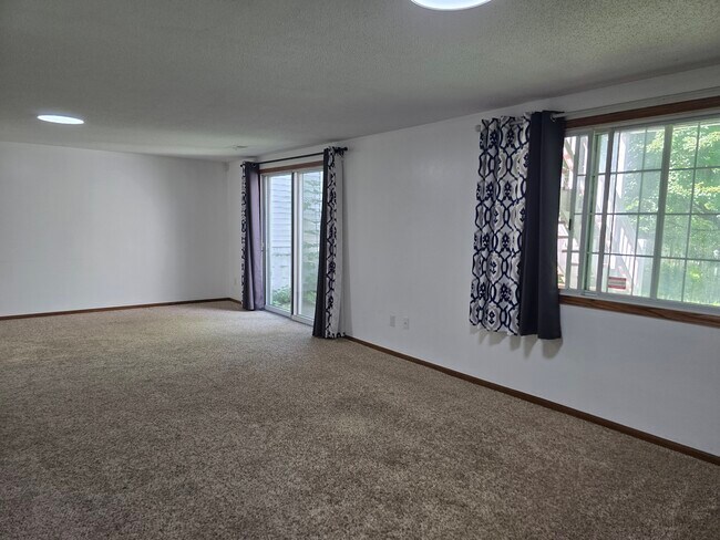 Building Photo - 5759 Donegal Dr