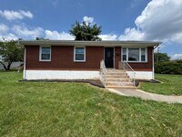 Building Photo - Newly updated 4 bedroom 1.5 bath with hard...
