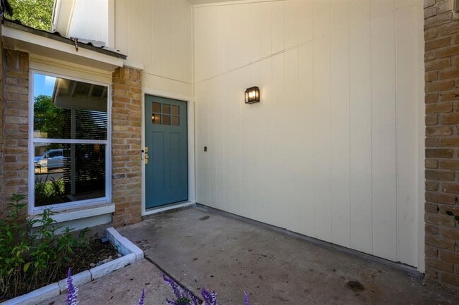 Building Photo - 1114 Stoneoak Ln