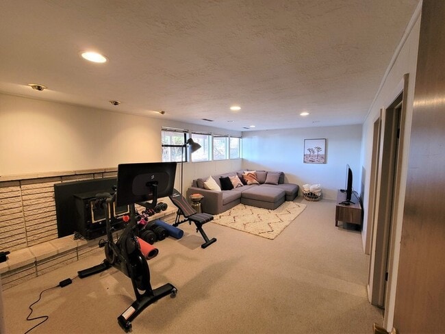 Building Photo - 3365 Monte Verde Dr