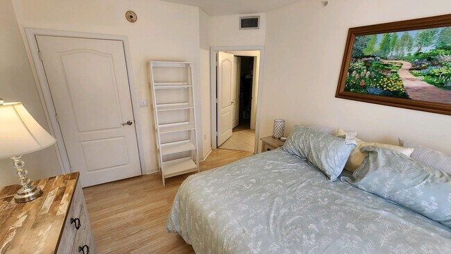 Building Photo - 5090 Fairways Cir