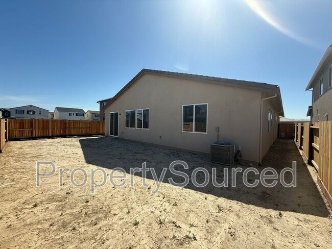 Building Photo - 1788 Shingle Ave