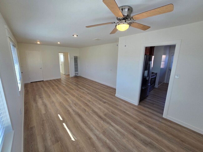 Building Photo - Clairemont 3-br., 2-ba. Home.