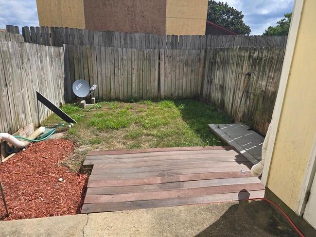 Building Photo - 206 Ann Cir