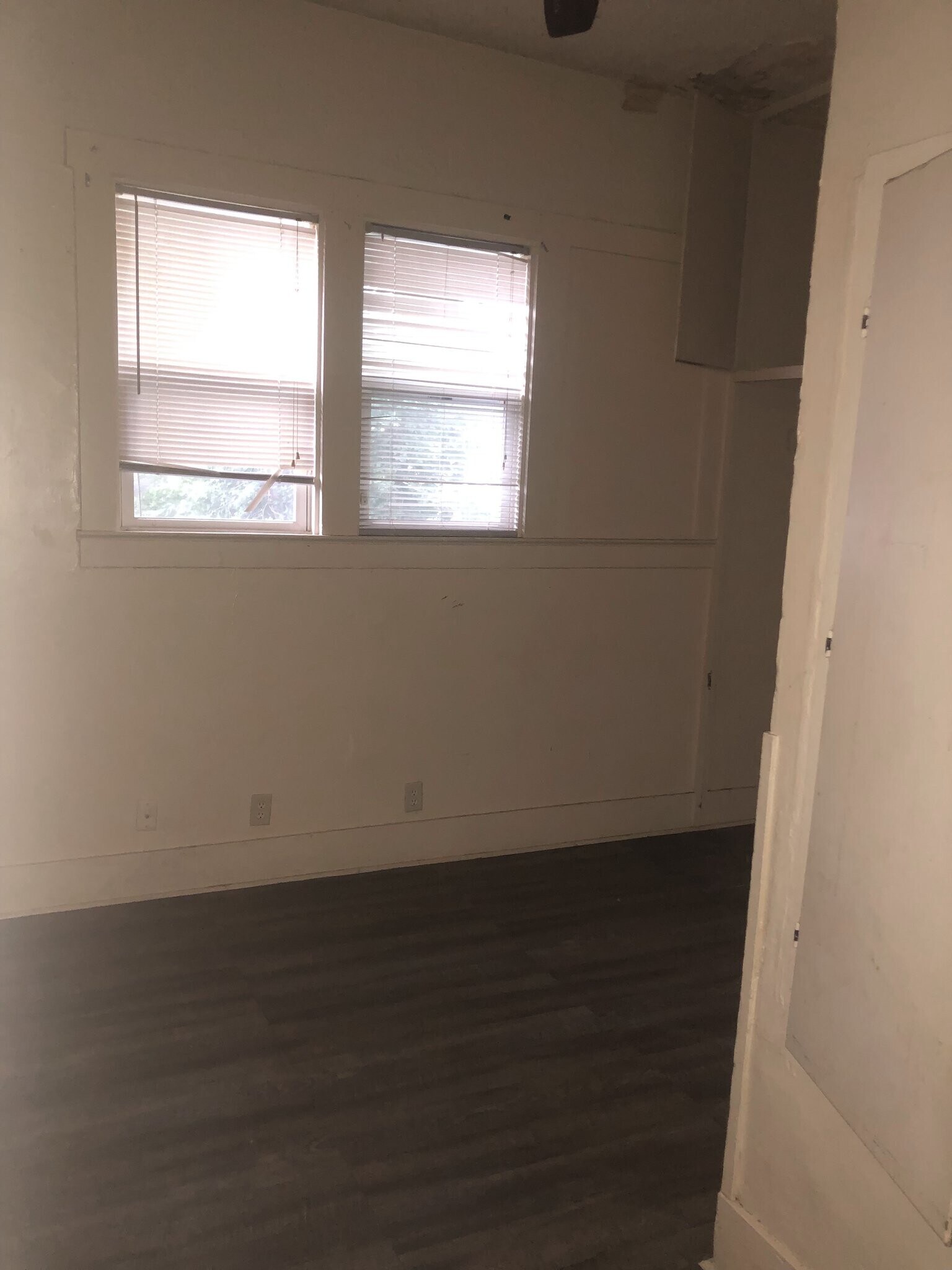 Building Photo - 1283 S Illinois St