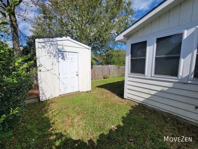 Building Photo - 809 Antler Dr