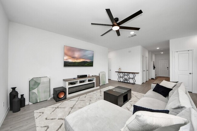Building Photo - 3113 Paso Fino Dr