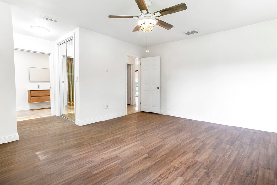 Building Photo - 5881 SW 160th Ave