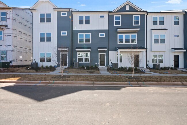 Building Photo - Convenient New Construction Townhome in Durham - Easy commute to RTP, Brier Creek, Airport