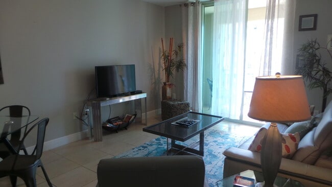 Building Photo - 610 Clematis St