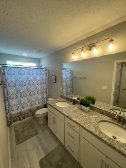 Building Photo - 4336 Doral Dr